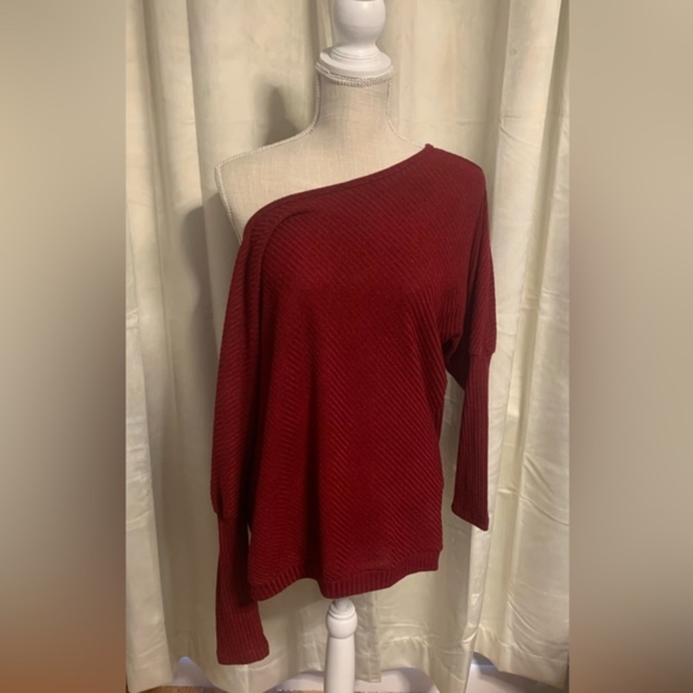 Off the shoulder Dolman top - EUC - sz M